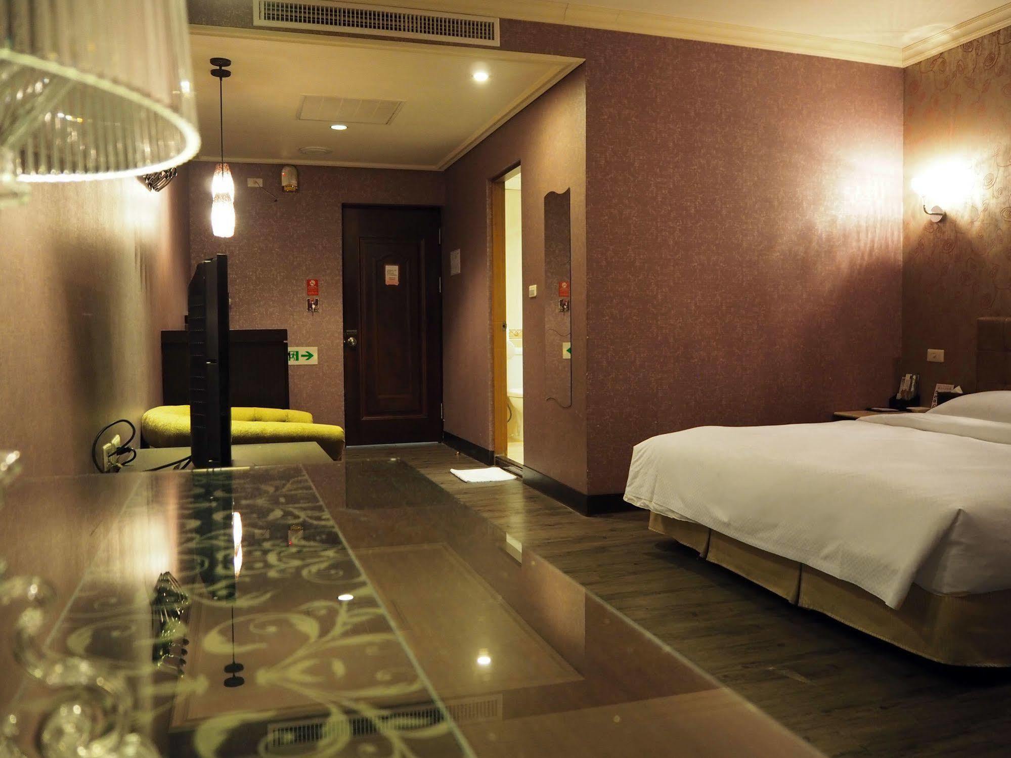 The Riverside Hotel & Motel Kaohsiung Exterior photo